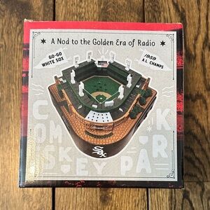 BRAND NEW IN BOX! Chicago White Sox Stadium Replica radio.